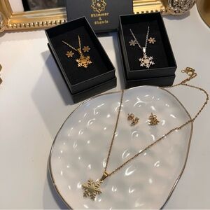 Silver Plated Stainless Steel Snowflake Pendant Necklace& Earrings Set.